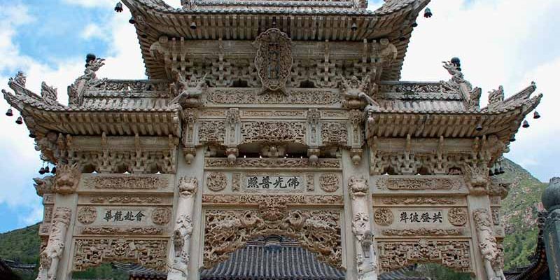 -jpg 在龙泉寺前面的拱道在五台山.jpg